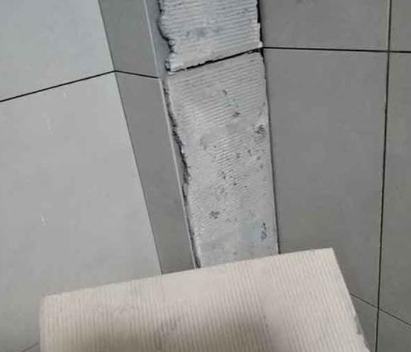 申扎瓷砖空鼓维修公司分享下厨房瓷砖脱落的补救措施。